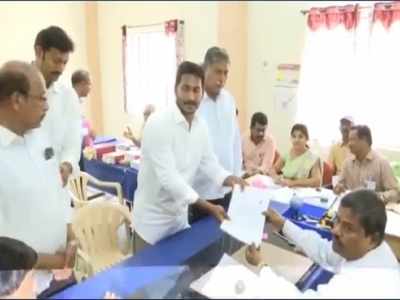 వైఎస్ జగన్ నామినేషన్.. జనసంద్రమైన పులివెందుల