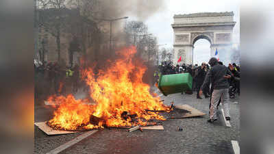 फ्रांस सरकार ‘येलो वेस्ट’ प्रदर्शनकारियों पर सख्ती अपनाएगी