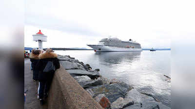 समुद्र के बीच फंसा जहाज सुरक्षित नॉर्वे के तट पर पहुंचा