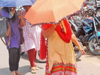 Mumbai temperature: मुंबईच्या पाऱ्याने गाठली चाळीशी !