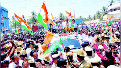 ಧ್ರುವನಾರಾಯಣ ನಾಮಪತ್ರ ಸಲ್ಲಿಕೆ