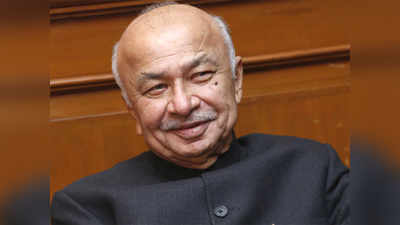 sushilkumar shinde :  प्रणिती आणि मला भाजपची ऑफर होतीः सुशीलकुमार शिंदे