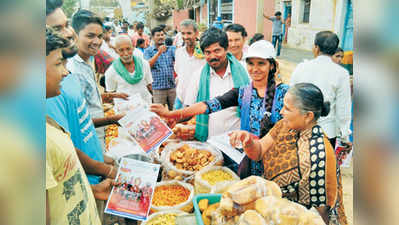 ಸಂತೆಯಲ್ಲಿ ಮತದಾರರಿಗೆ ಜಾಗೃತಿ