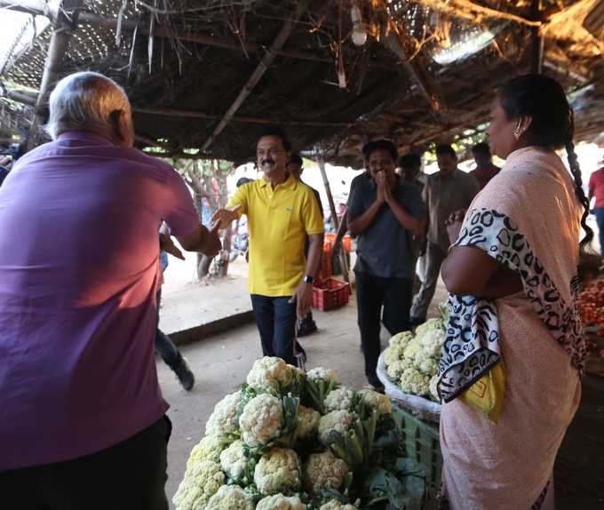 எளிய மக்களிடம், எளிமையாய் இறங்கி பிரச்சாரம்!