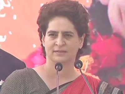 Priyanka Gandhi: मोदी जगाची गळाभेट घेतात, आपल्या लोकांची नाही