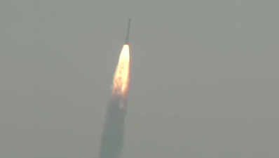 इसरो ने अंतरिक्ष में भेजा पीएसएलवी C-45, EMISAT और 28 विदेशी सैटलाइट्स को किया लॉन्च