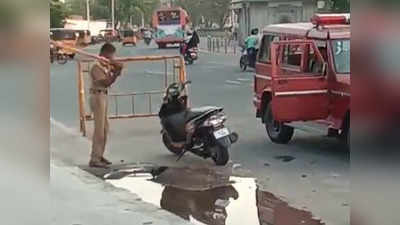 चेन्नै: पुलिसकर्मी ने बाइक पर बरसाईं लाठियां, विडियो वायरल होने के बाद दो सस्पेंड
