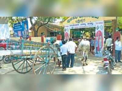 ಪುರಸಭೆ ಎದುರು ಚಕ್ಕಡಿ ನಿಲ್ಲಿಸಿ ಪ್ರತಿಭಟನೆ