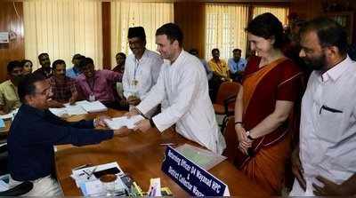 Wayanad Congress Candidate: வேட்டி, சட்டையில் சகோதரியுடன் வந்து மனு தாக்கல் செய்த ராகுல்
