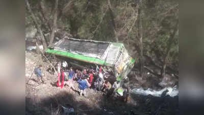 कुल्‍लू: खाई में गिरी प्राइवेट बस, 1 यात्री की मौत, 48 घायल