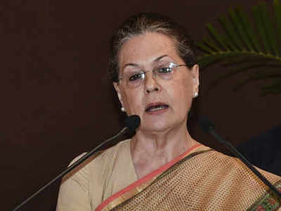 Sonia Gandhi: देशभक्तीची नवी व्याख्या शिकवली जात आहेः सोनिया गांधी