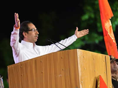 Uddhav Thackeray: उद्धव यांचा पवार, राहुल यांच्यावर हल्ला