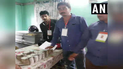 गुवाहाटी में गाड़ी से पुलिस ने बरामद किया करीब 21 लाख कैश