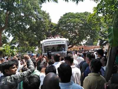 ಕೆಆರ್‌ಎಸ್‌ನಲ್ಲಿ ಪುತ್ರ ನಿಖಿಲ್‌ ಪರ ಎಚ್‌ಡಿಕೆ ಪ್ರಚಾರ, ರೋಡ್‌ ಶೋ