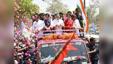 लोकसभा चुनाव: अमेठी की सड़कों पर उतरा गांधी परिवार, राहुल गांधी ने किया नामांकन