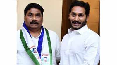 గుంటూరు వైసీపీ ఎంపీ ఇల్లు, ఆఫీసుల్లో ఐటీ సోదాలు