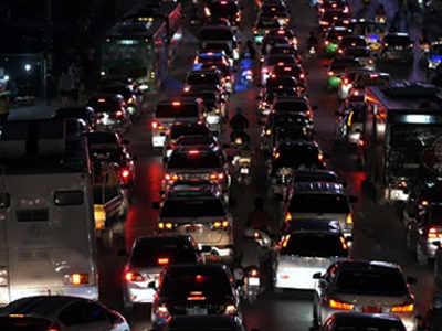 Mumbai Traffic: मुंबईत कोंडमारा; दादर ते सायन दोन तास!