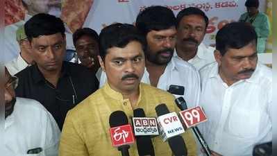 Kadapa Polling Booth: సీఎం రమేష్‌ను అడ్డుకున్న వైసీపీ ఏజెంట్.. పోట్లదుర్తిలో ఉద్రిక్తత