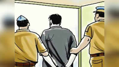 पुलिस ने नकली शराब बनाने की फैक्ट्री का किया भंडाफोड़, 4 अरेस्ट