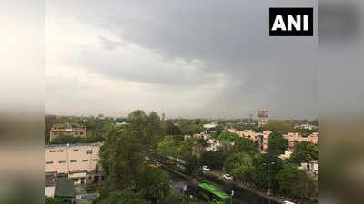 दिल्ली-एनसीआर में हल्की बारिश, मौसम हुआ सुहाना