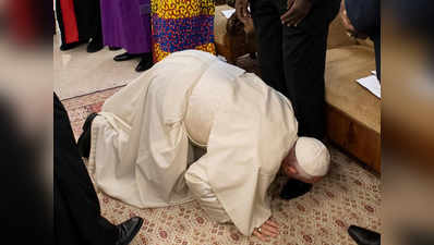 पोप ने शांति को बढ़ावा देने के लिए दक्षिण सूडान के नेताओं के पैर चूमे