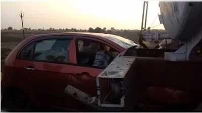 Kurnool Accident: ట్యాంకర్‌ను ఢీకొన్న కారు.. ఒకే కుటుంబానికి చెందిన ముగ్గురు మృతి