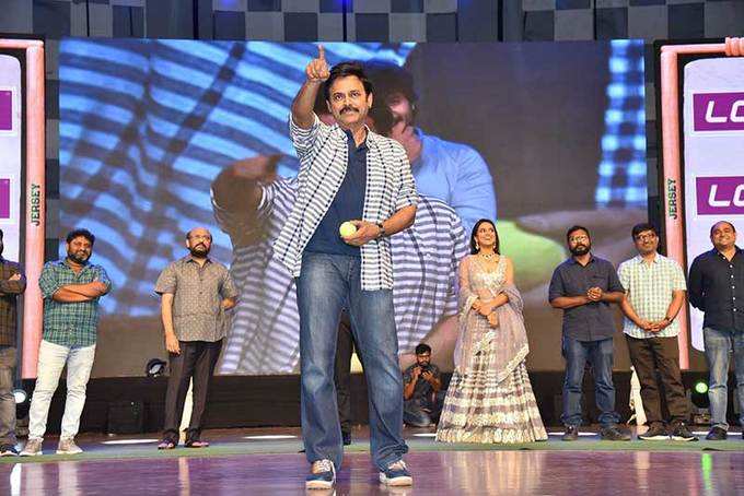 ‘జెర్సీ’ ప్రీ రిలీజ్ వేడుక.. వెంకీ, సుమ మెరుపులు