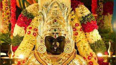 சமயபுரம் மாரியம்மன் கோயிலில் ஓம் சக்தி, பராசக்தி என்று கோஷமிட்டவாறு தேரை இழுத்த பக்தர்கள்!