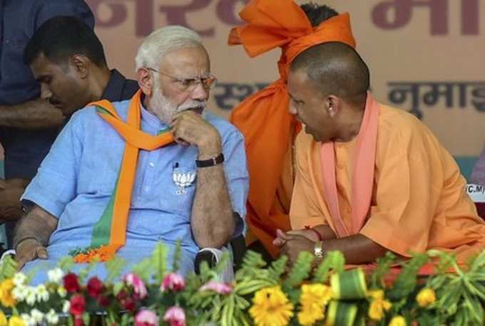 Aligarh: Prime Minister Narendra Modi with UP Chief Minister Yogi Adityanath at ...