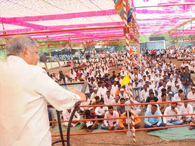 काँग्रेसमुळे युती झाली नाही : आंबेडकर