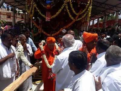 ಸಿರಿಗೆರೆ ಶ್ರೀಗಳ ಆಶೀರ್ವಾದ ಪಡೆದ ಯಡಿಯೂರಪ್ಪ