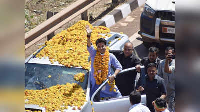 सिंधिया वंश के गढ़ क्षेत्र गुना से ज्योतिरादित्य ने भरा नामांकन, रोड शो कर दिखाई ताकत