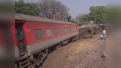 दिल्ली-हावड़ा रूट बाधित: 28 ट्रेनें हुईं कैंसल, देखें पूरी लिस्ट