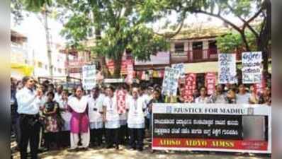 ಆರೋಪಿಗಳಿಗೆ ಕಠಿಣ ಶಿಕ್ಷೆ ವಿಧಿಸಲು ಆಗ್ರಹ