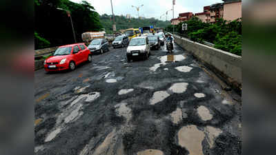 मुंबई खड्ड्यात...कोट्यवधीचे प्रस्ताव; रस्ते रखडलेलेच