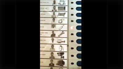 कोल्हापूर: मतदान करतानाचा व्हिडिओ व्हायरल