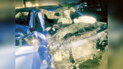 ट्रक से टकराई कार, जामिया के 2 छात्रों की मौत, 3 घायल