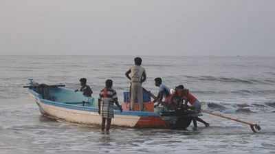 മത്സ്യത്തൊഴിലാളികൾ നാളെ കടലിൽ പോകരുത്; മുന്നറിയിപ്പ്