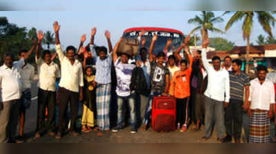 ಸಾರಿಗೆ ಸೇವೆಗೆ ಆಗ್ರಹಿಸಿ ಬಸ್‌ ತಡೆದು ಪ್ರತಿಭಟನೆ