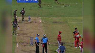 IPL 2019: जब जेब में गेंद रखकर भूल गए अंपायर, रुका रहा मैच