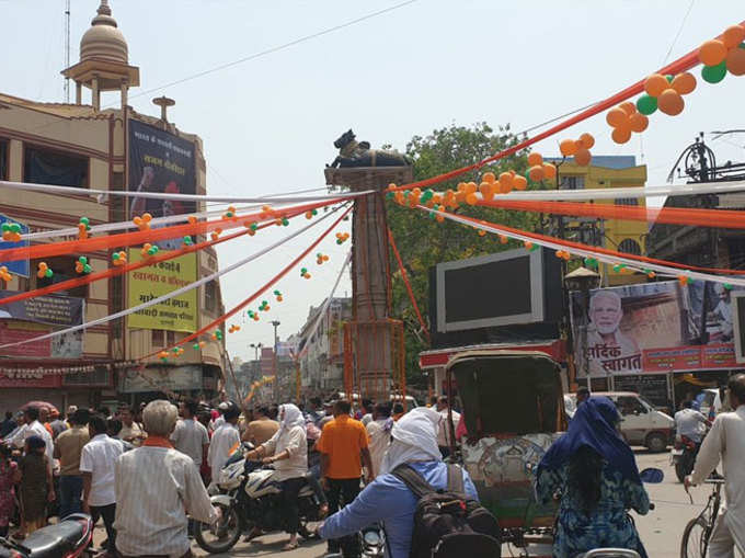 सजाया गया रोड शो का मार्ग