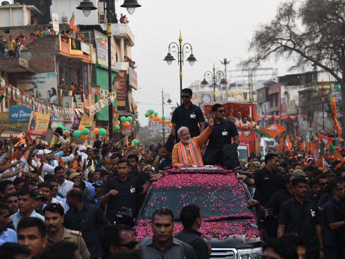 गुरुवार को पीएम मोदी ने किया रोड शो