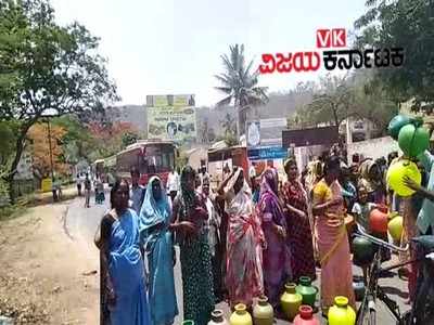 ಚಾಮುಂಡಿ ಬೆಟ್ಟದ ತಪ್ಪಲಲ್ಲಿ ನೀರಿಗಾಗಿ ಪ್ರತಿಭಟನೆ