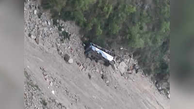हिमाचल प्रदेश: खाई में जा गिरी बस, अब तक 12 लोगों की मौत