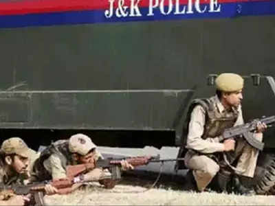 जम्मू-कश्मीर: पुलिस पोस्ट पर हमला करने वाले दो आतंकी गिरफ्तार