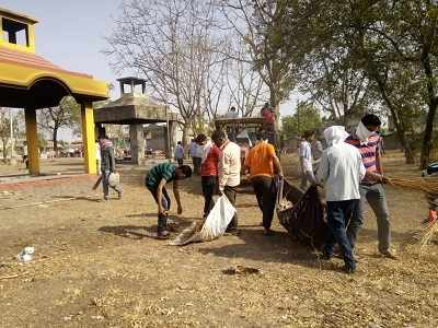 ‘श्री’ सदस्यांकडून स्वच्छता अभियान