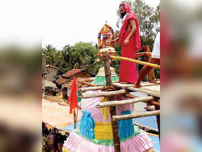 ಗೋಪುರ ಕಳಶ ಪ್ರತಿಷ್ಠಾಪನೆ