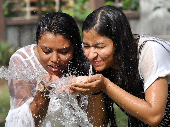 फौरन ठंडा पानी न पिएं