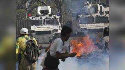 वेनेजुएला में तख्तापलट की कोशिश के बीच भड़के दंगे, 1 की मौत, दर्जनों घायल