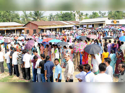 পিছিয়ে বাকিরা, অশান্তি-গরম উপেক্ষা করেই ভোটদানে এগিয়ে বাংলা!